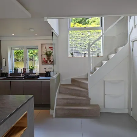 Unique, Spacious, Self-Built Eco Home With Huge Garden And Movie Room Andover Exterior photo