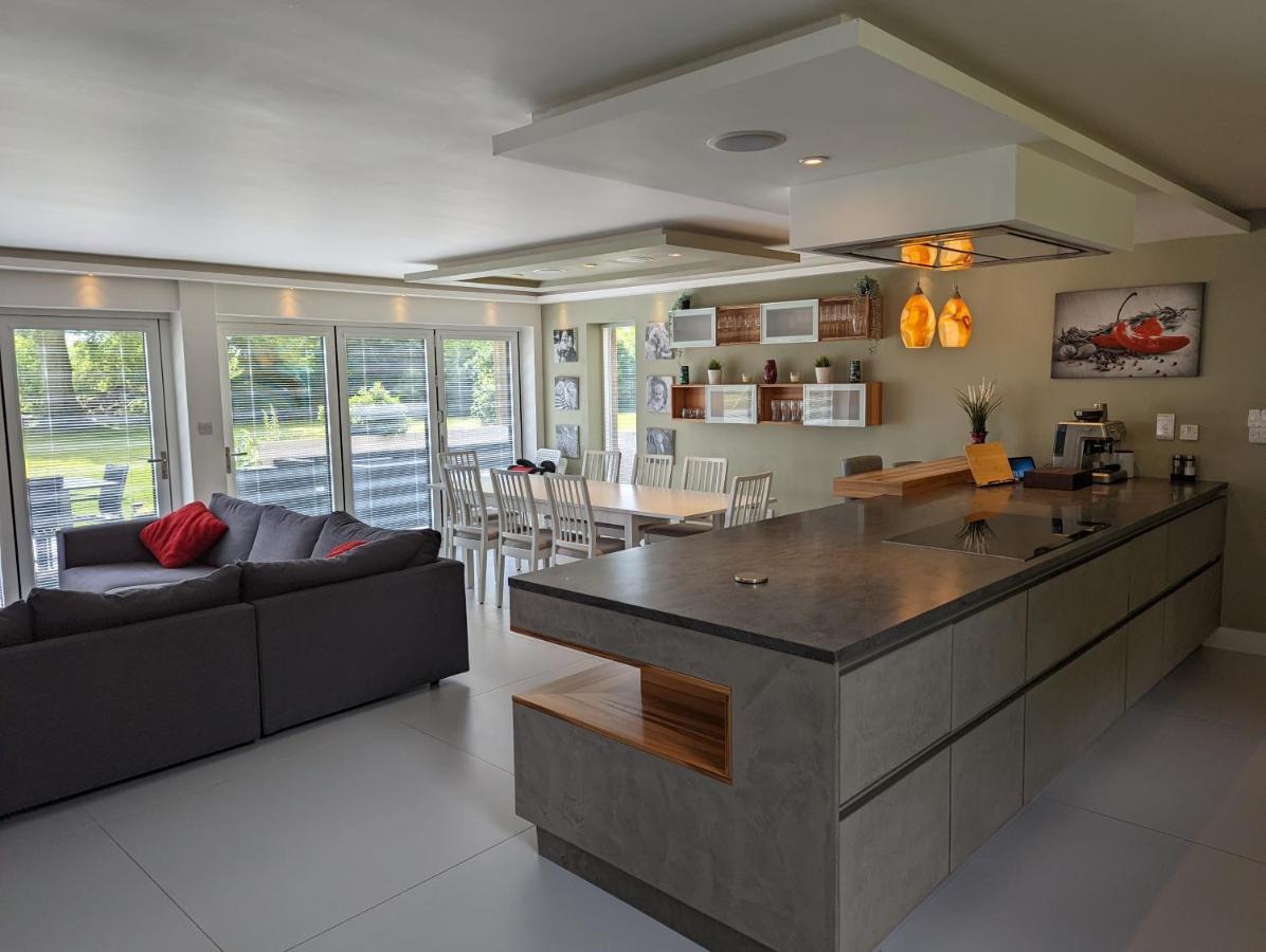 Unique, Spacious, Self-built Eco With Huge Garden And Movie * Andover