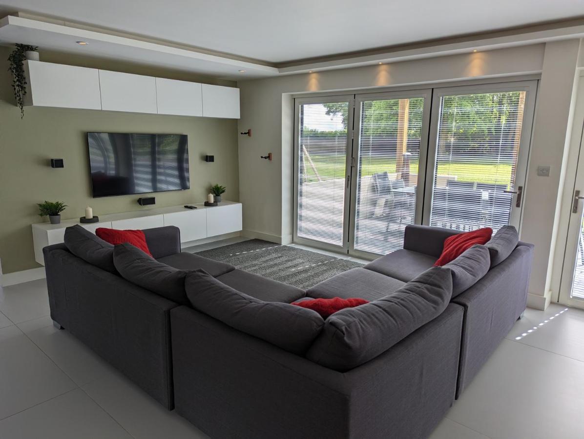 Holiday home Unique, Spacious, Self-built Eco With Huge Garden And Movie