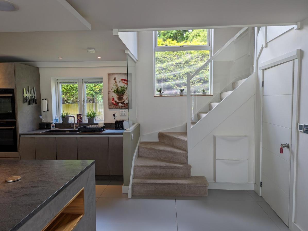 Unique, Spacious, Self-built Eco With Huge Garden And Movie * Andover