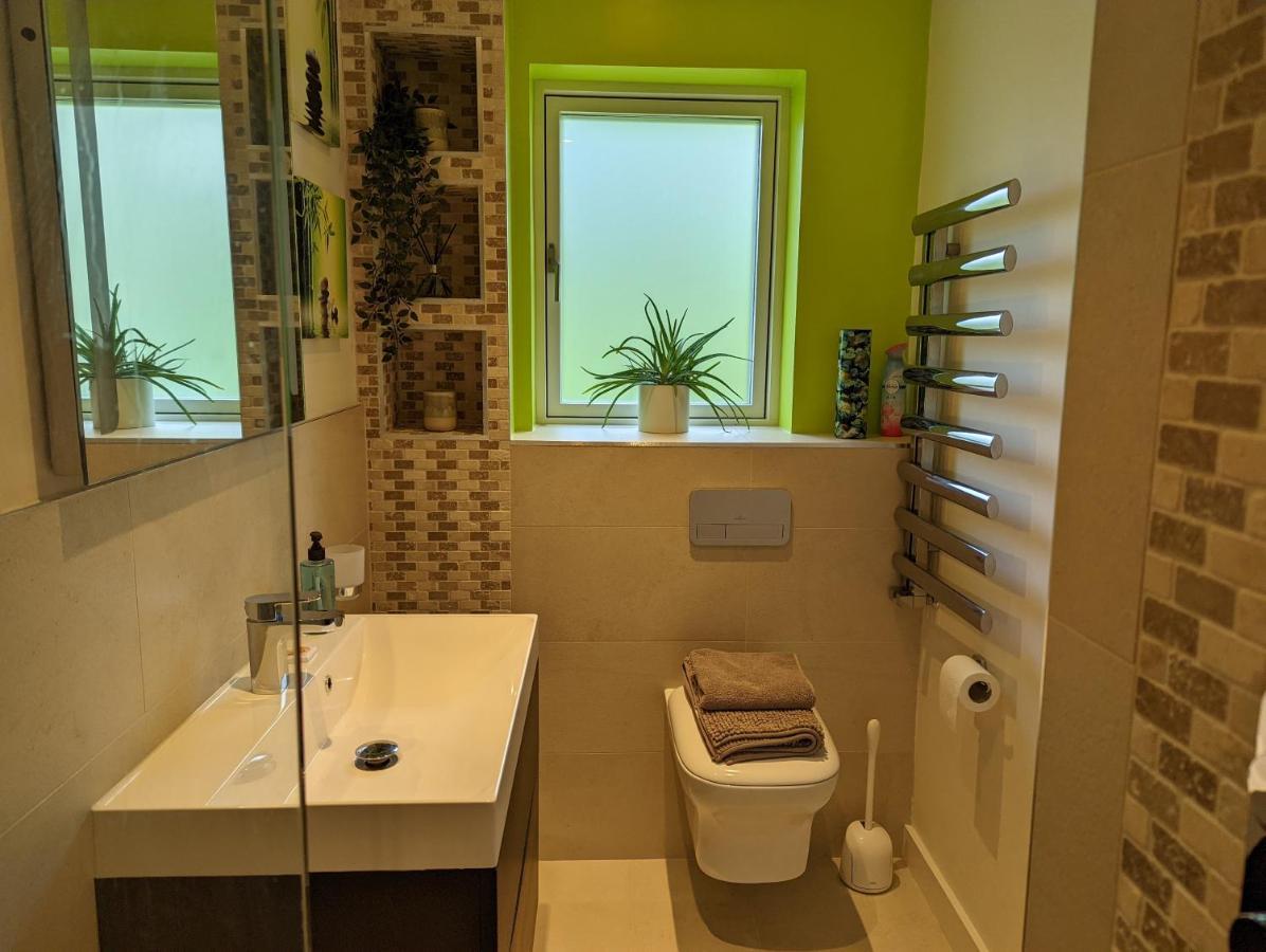 Holiday home Unique, Spacious, Self-built Eco With Huge Garden And Movie
