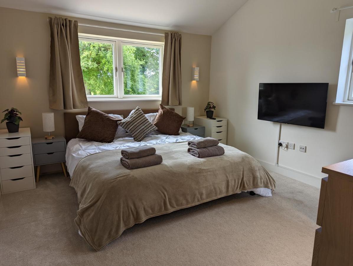 Unique, Spacious, Self-built Eco With Huge Garden And Movie Holiday home Andover