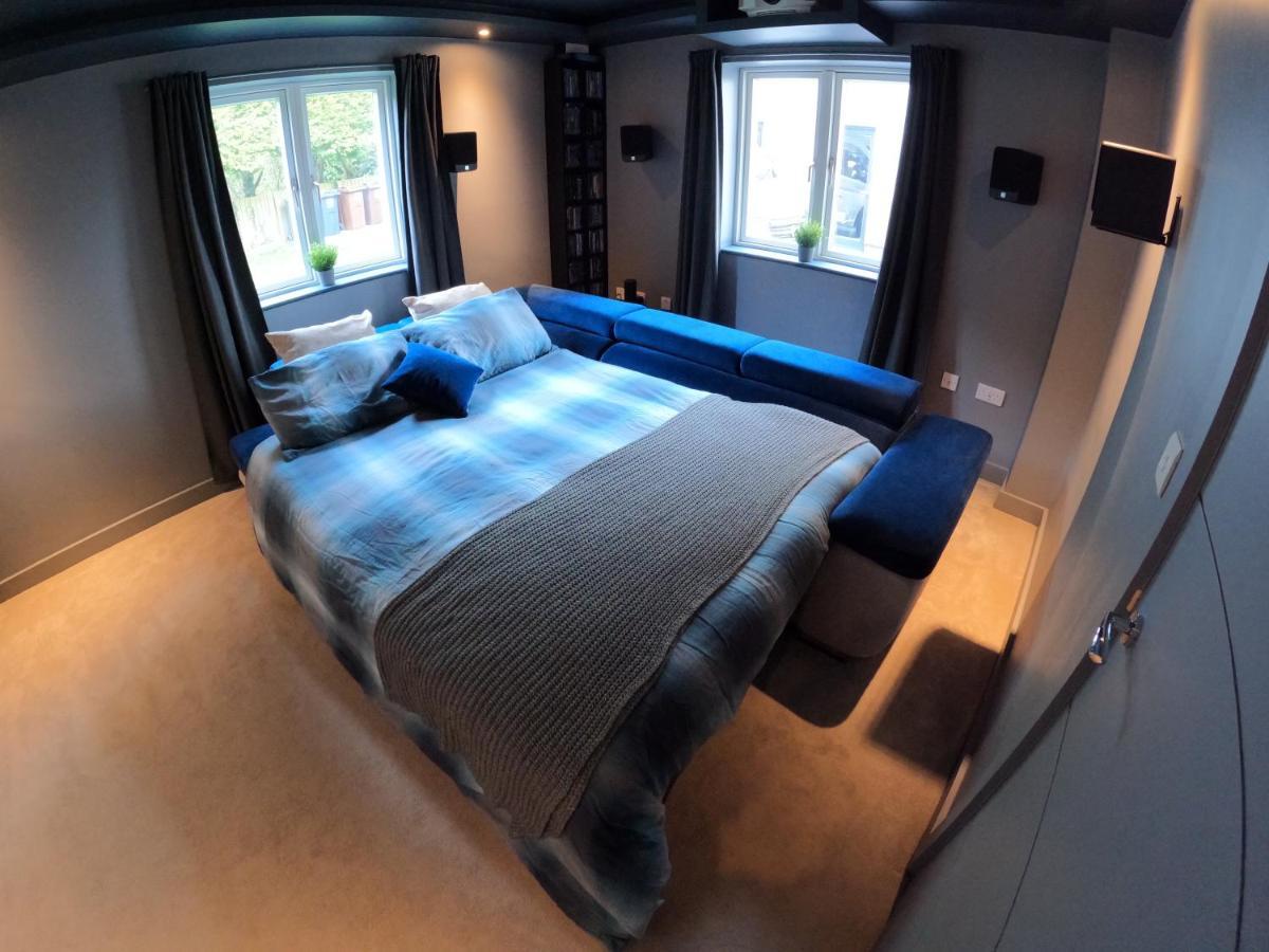 Unique, Spacious, Self-built Eco With Huge Garden And Movie Andover