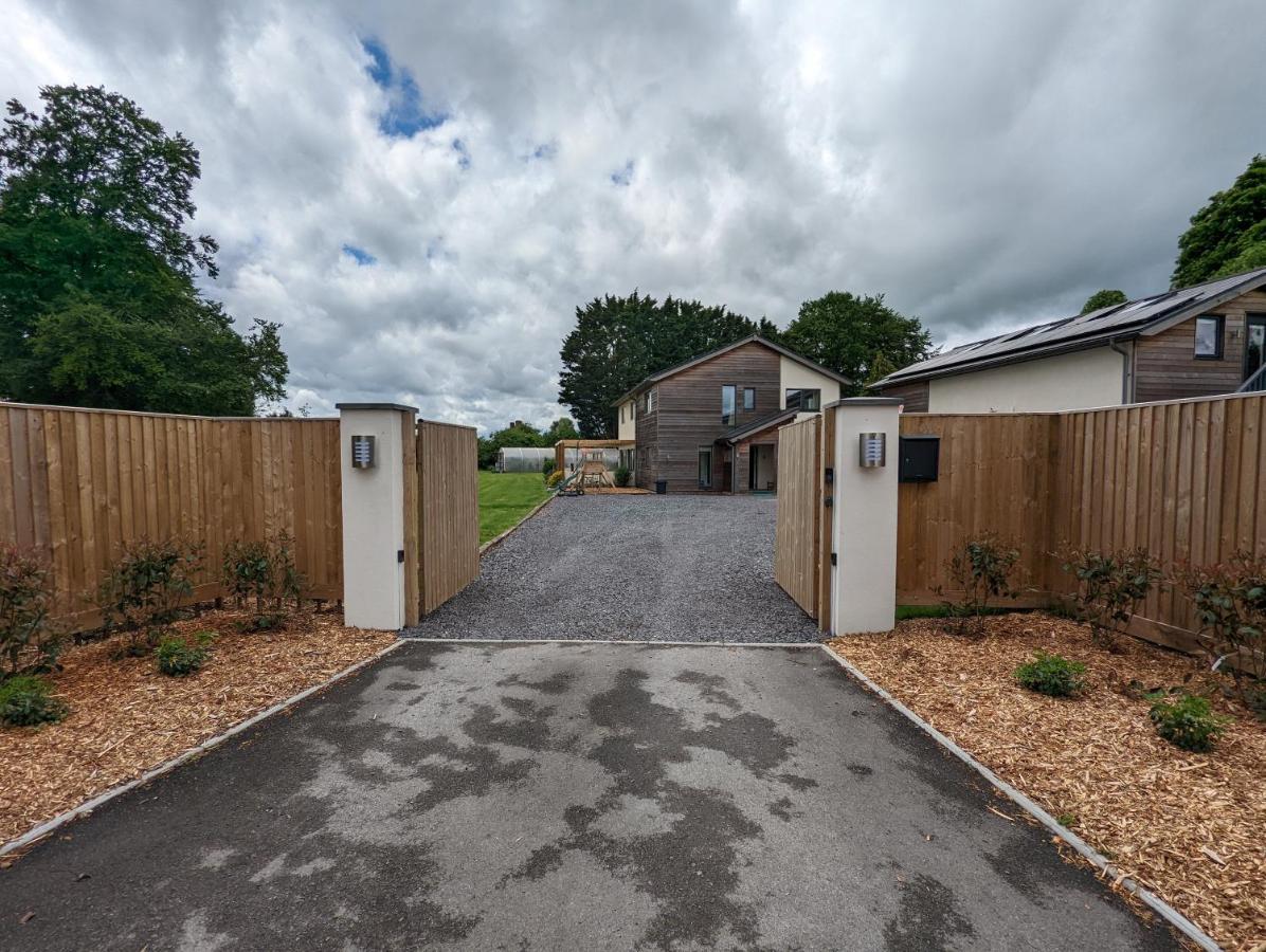 Unique, Spacious, Self-built Eco With Huge Garden And Movie Holiday home Andover