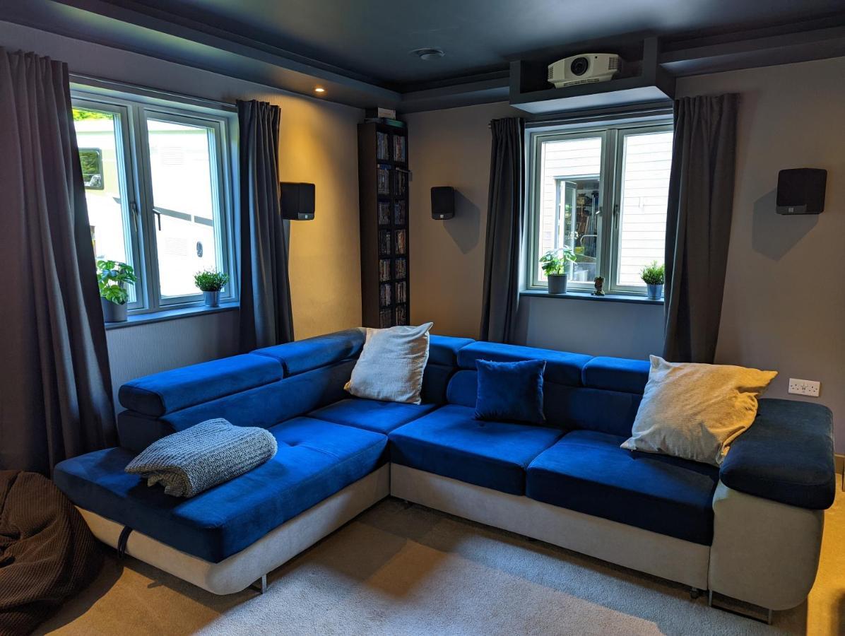Holiday home Unique, Spacious, Self-built Eco With Huge Garden And Movie *