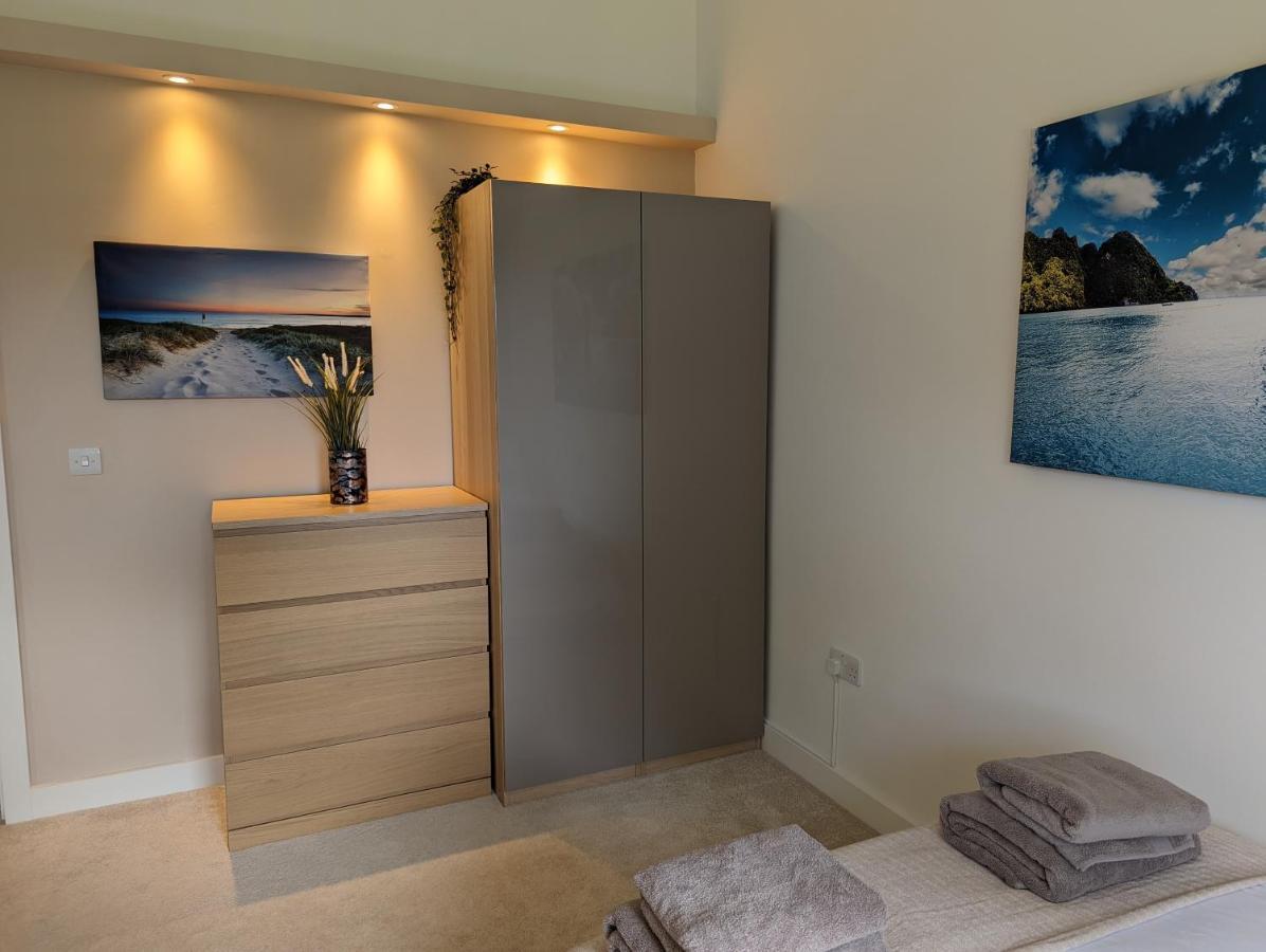 Holiday home Unique, Spacious, Self-built Eco With Huge Garden And Movie Andover