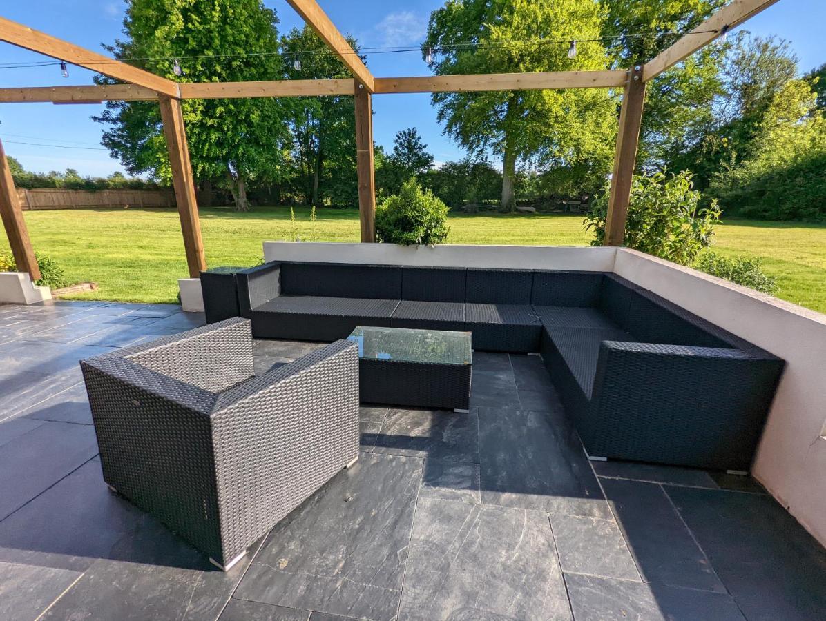 Holiday home Unique, Spacious, Self-built Eco With Huge Garden And Movie Andover