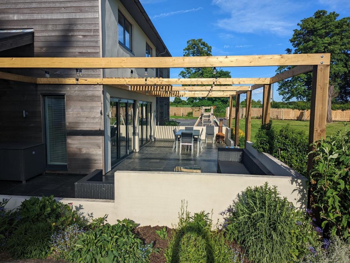 Unique, Spacious, Self-built Eco With Huge Garden And Movie * Andover