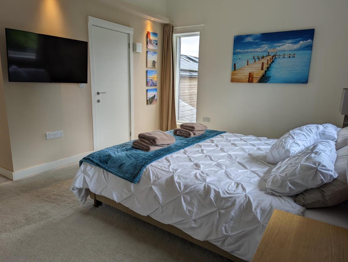 Holiday home Unique, Spacious, Self-built Eco With Huge Garden And Movie