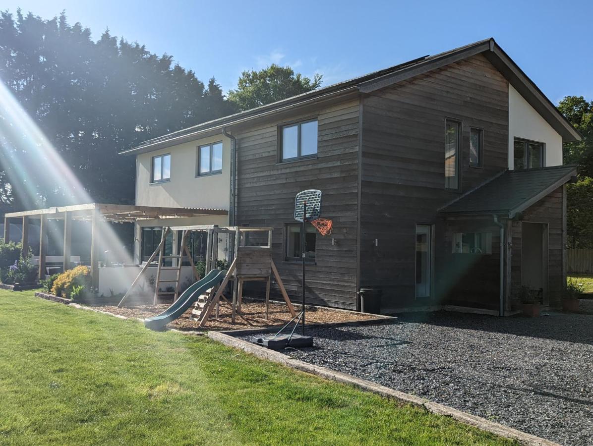 Holiday home Unique, Spacious, Self-built Eco With Huge Garden And Movie Andover